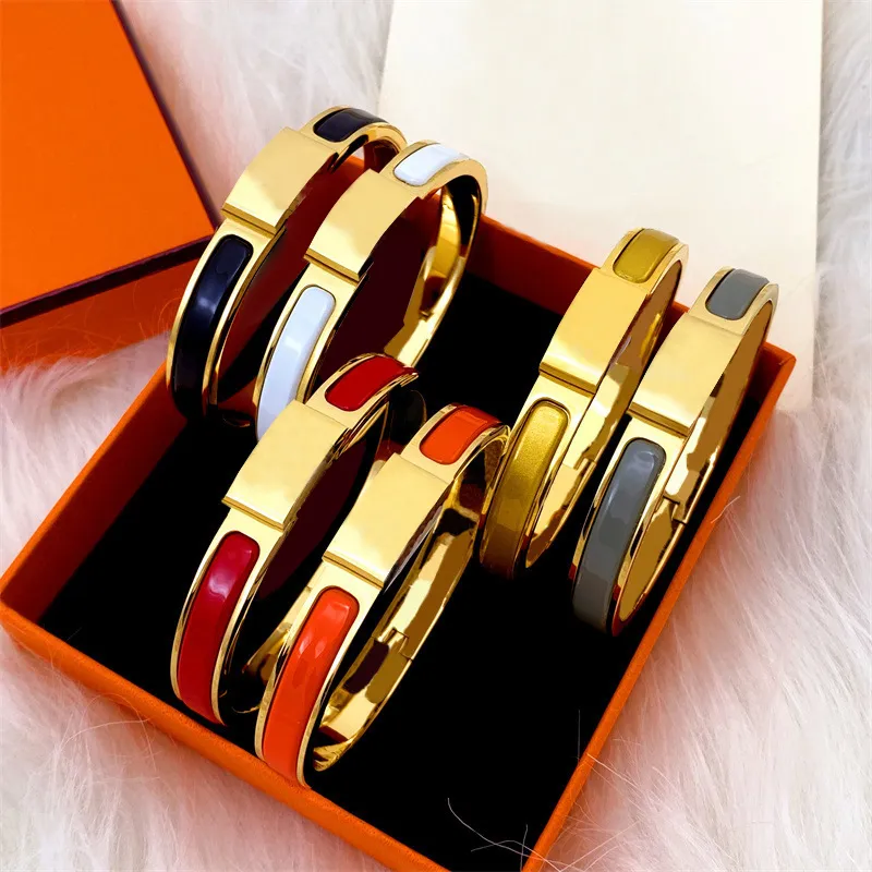 2024 Armband Classic Bangle Par's Armband Multi-Colour Bangle Luxury Jewelery Fashion Charm Armband för flickvän Souvenir Present Designer smycken