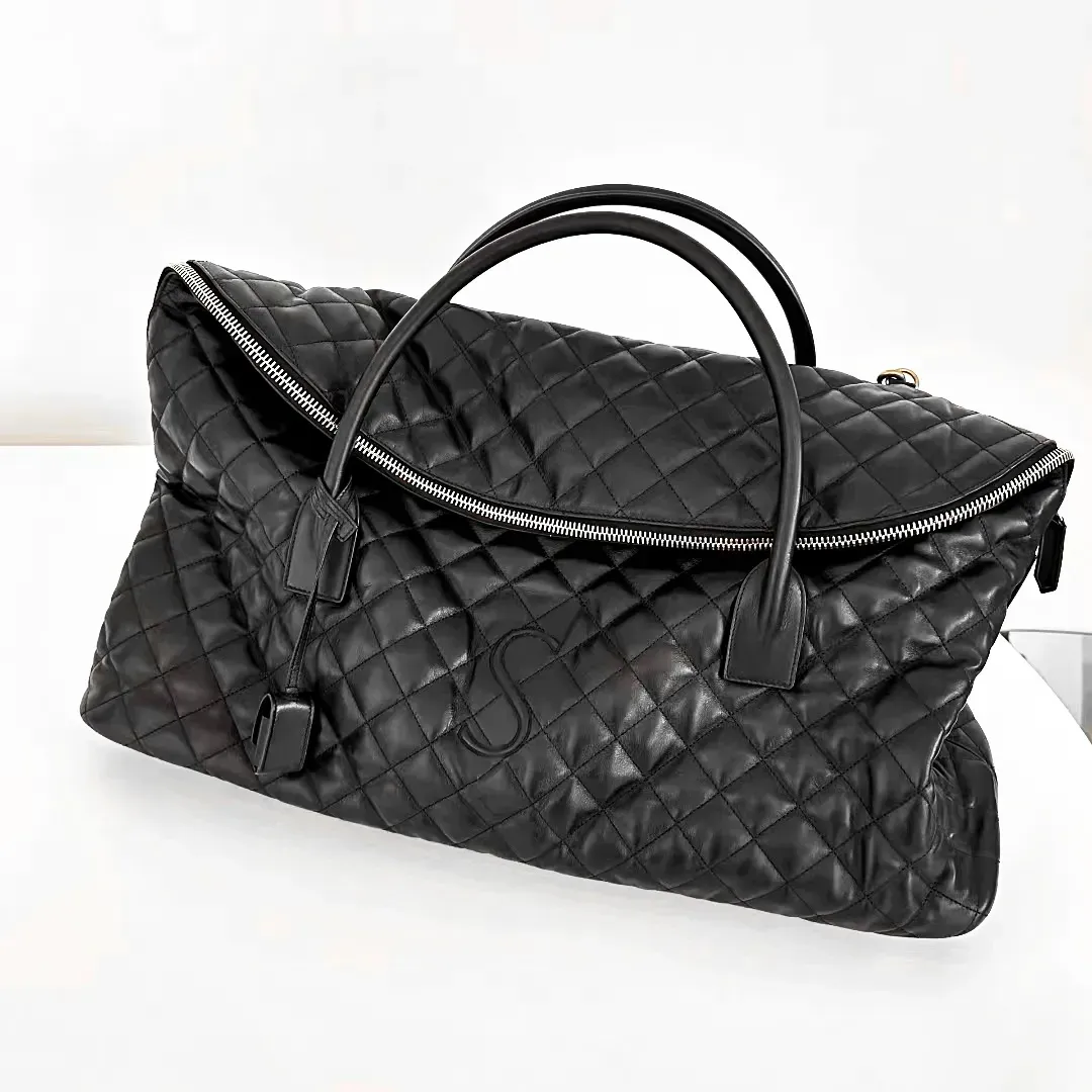 luxurys es Quilted Leather Travel Designer Duffle Bag Fashion Lady Clutch Luggage Handbag Trunk Large Tote Bag Womens Mens Crossbody Shourden