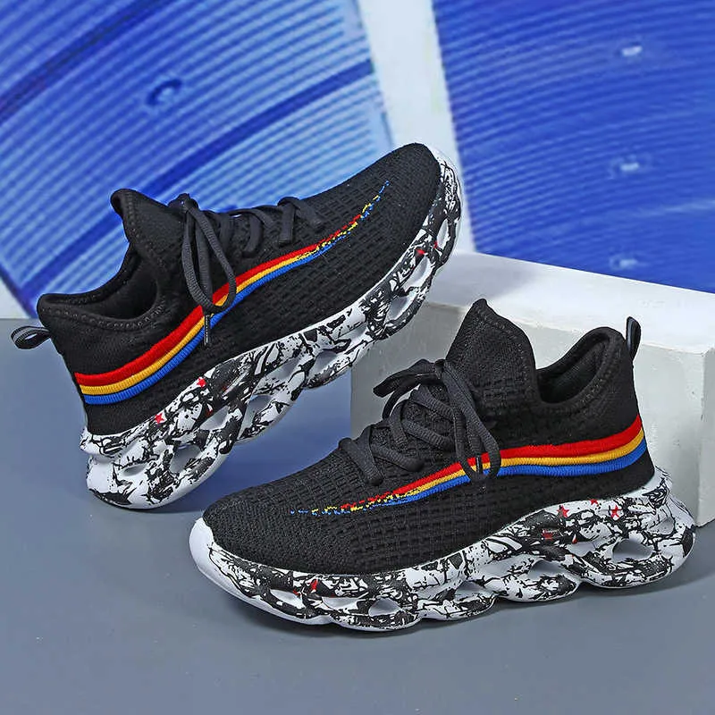 Walking Shoes Casual Shoes Flying Weaving Thick Sole Shoes Graffiti Craft Trendy Fashion Couple Casual Sports Lightweight and Comfortable Socks Female