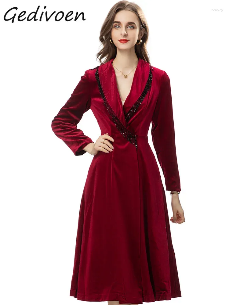 Trench da donna Gedivoen Autunno Fashion Runway Rosso Cappotto di velluto vintage Donna Risvolto che borda il frenulo Vita raccolta Slim Lungo