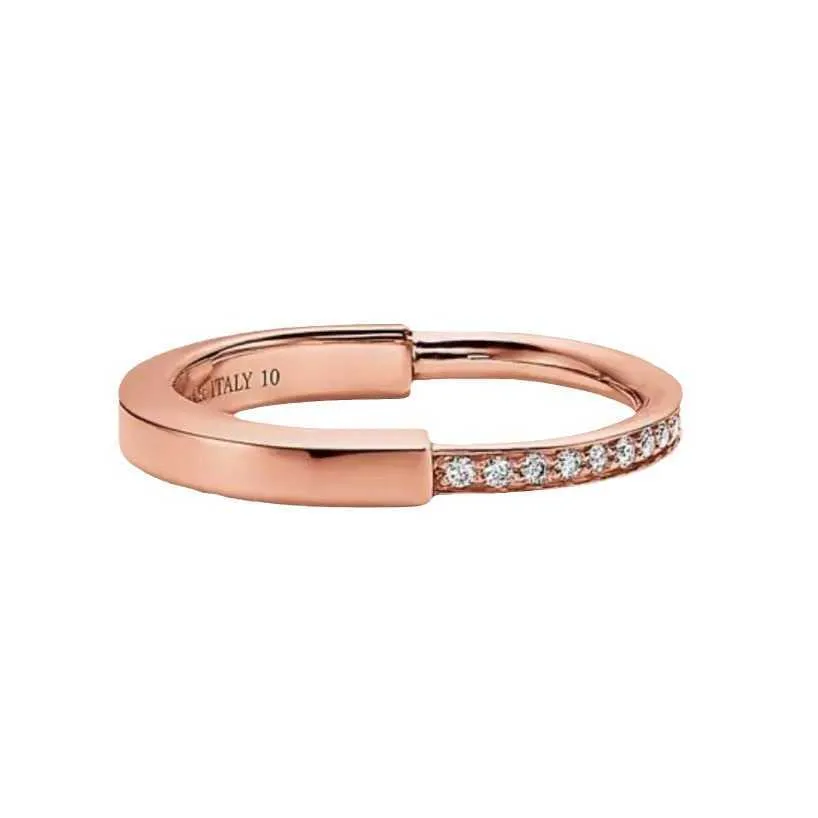 Designer cnc alta versão rosa ouro em forma de cadeado de bloqueio cheio diamante casal anel temperamento dpen