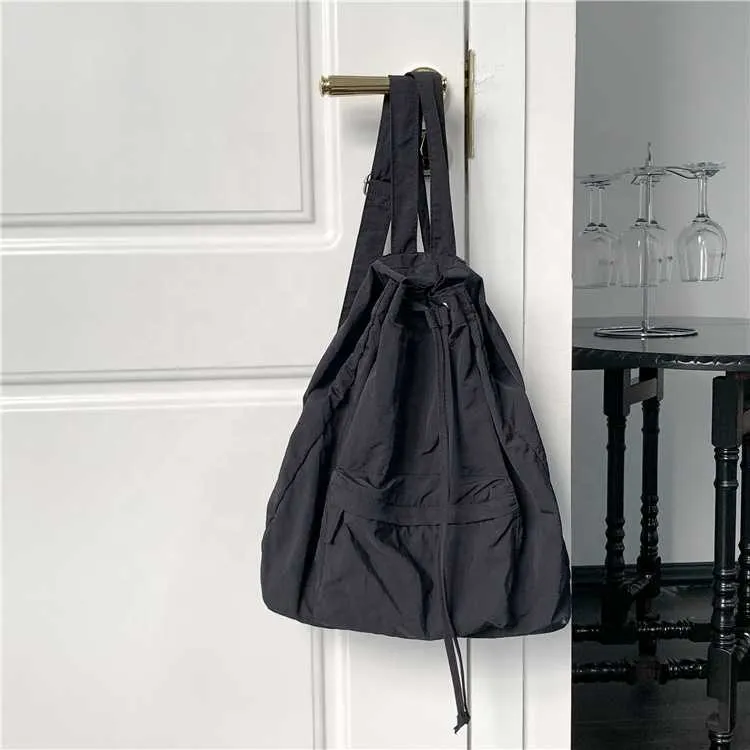 HBP Non-Brand Nouveau design Sacs à bandoulière de grande capacité pour femmes Pull Ruché Sac à dos en nylon Sacs à dos de sport décontractés