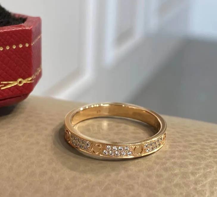 디자이너 미니 러브 링 여성 남성 남성 다이아몬드 반지 전기 도금 18K 클래식 보석 소녀 발렌타인 데이 어머니의 날 약혼자 보석 선물 도매