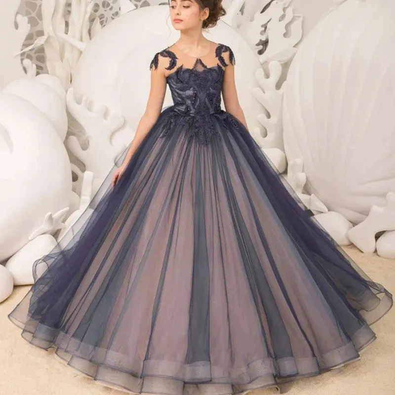 Abiti da ragazza di fiore neri eleganti Abito da ballo in pizzo gonfio Tulle senza maniche per matrimoni Prima Comunione Spettacolo 240309