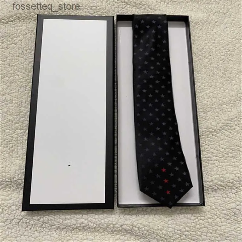 Neckband Ny företag 2023 Designer Mens Silk Neck Ties Kinny Slim smal polka prickade brev Jacquard Woven Slipsar handgjorda i många stilar med låda L240313