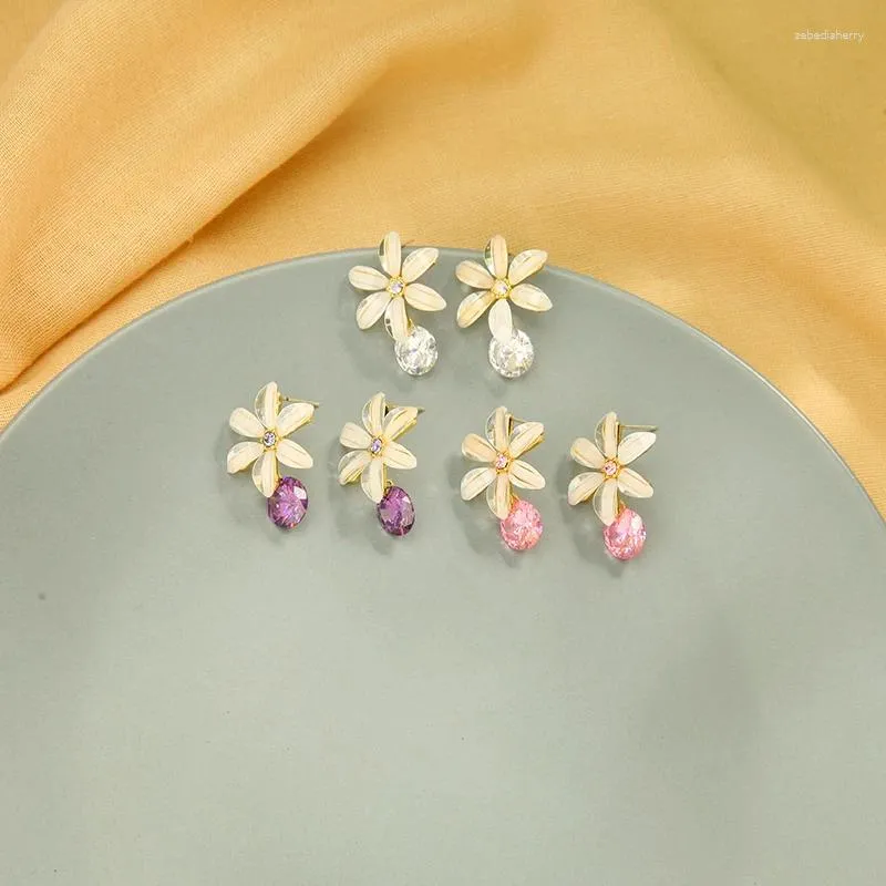 ダングルイヤリングバランビウユニークな樹脂の花の花のドロップラグジュアリージルコンゴールドカラーブラス高品質のファッションジュエリー