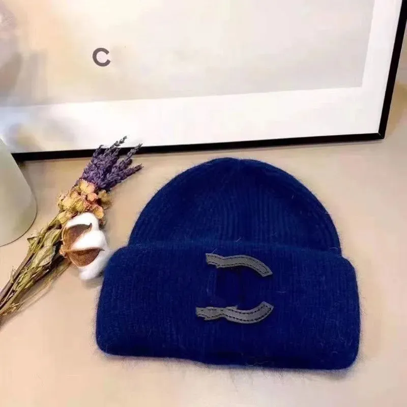 Projektantka marki męskiej czapki kobiet jesienne i zimowe zapach zapachowy Nowy ciepły mody całkowicie meczowy kapelusz z dzianiny