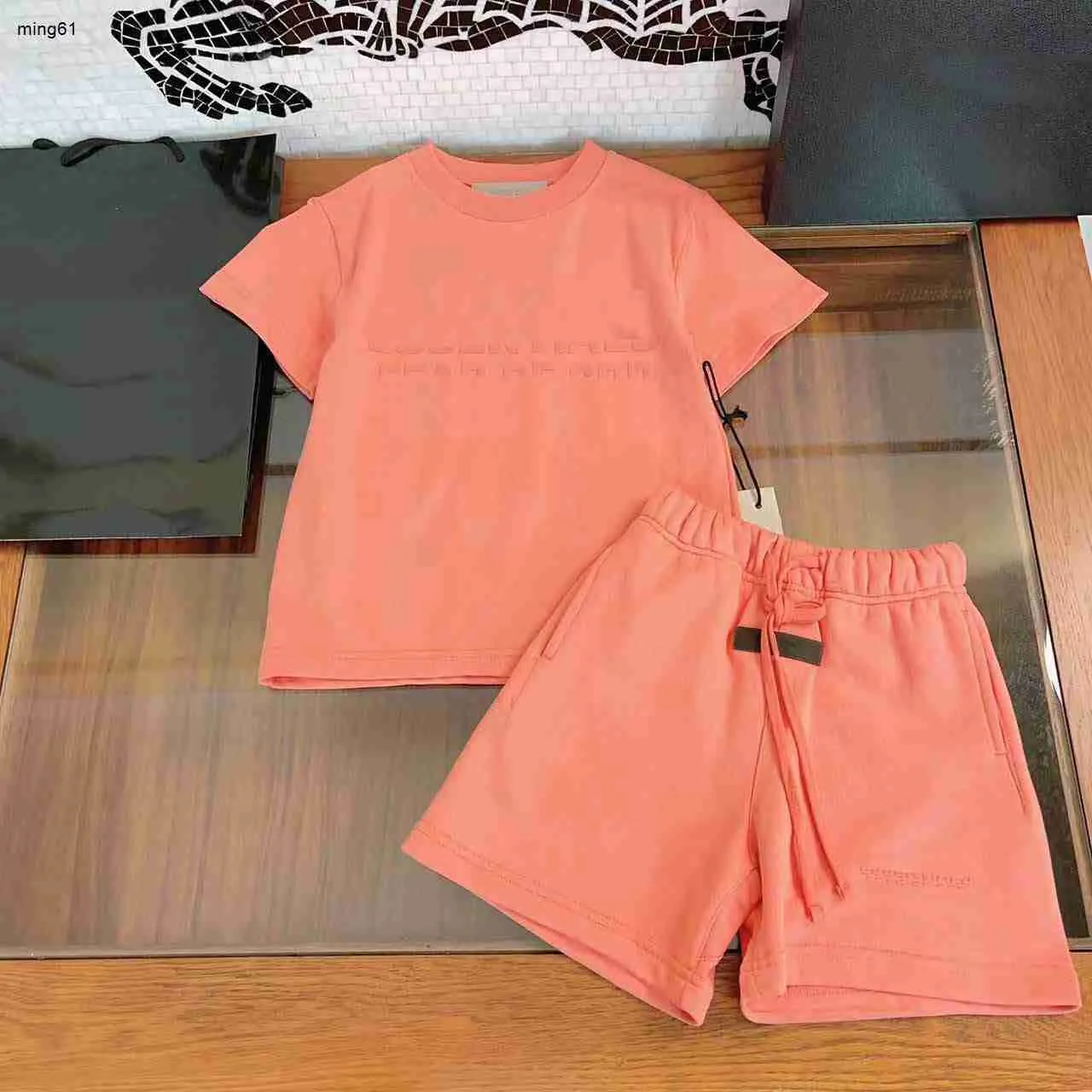 Marke Baby Trainingsanzüge Brief Jacquard Kinder zweiteiliges Set Größe 110-160 CM Einfarbiges T-Shirt passt Jungen Mädchen T-Shirt und Shorts 24. März