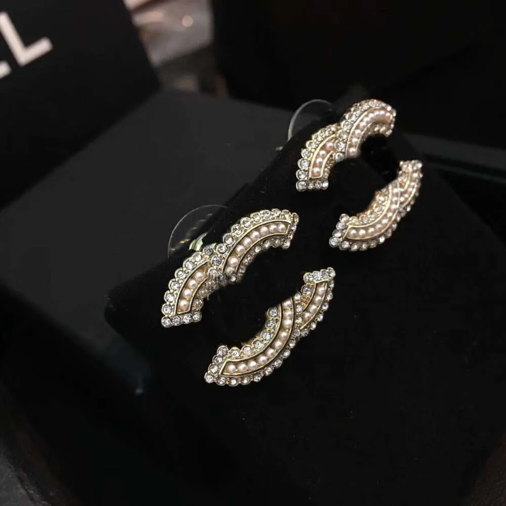 Stud mode stud pärlörhängen för kvinnor fest bröllopälskare presentdesigner örhänge engagemang smycken med flanellväska