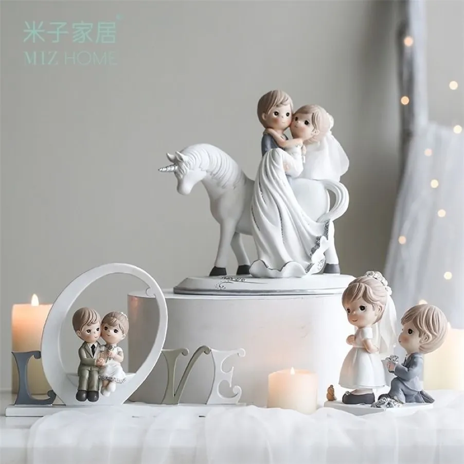 Miz décoration de mariage Couple Figure dessin animé Statue décor mariée marié gâteau Topper accessoires pour la maison boîte-cadeau T200703244S