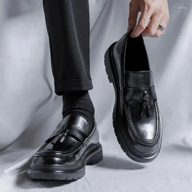 Sapatos de vestido de couro masculino negócios formal desgaste casual preto e redondo terno fundo macio homem casamento noivo