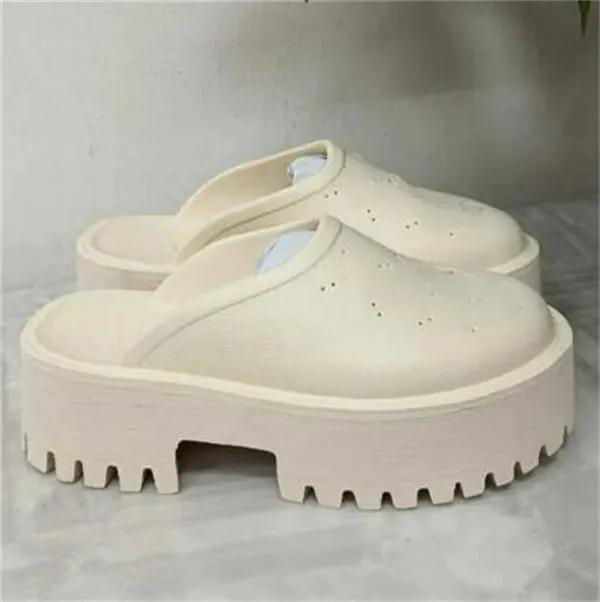 Sandalias de diseño Zapatillas Zapatos de verano para hombre y mujer Plantilla moldeada Slide policromada Suela de goma en tonos negros Logo en relieve