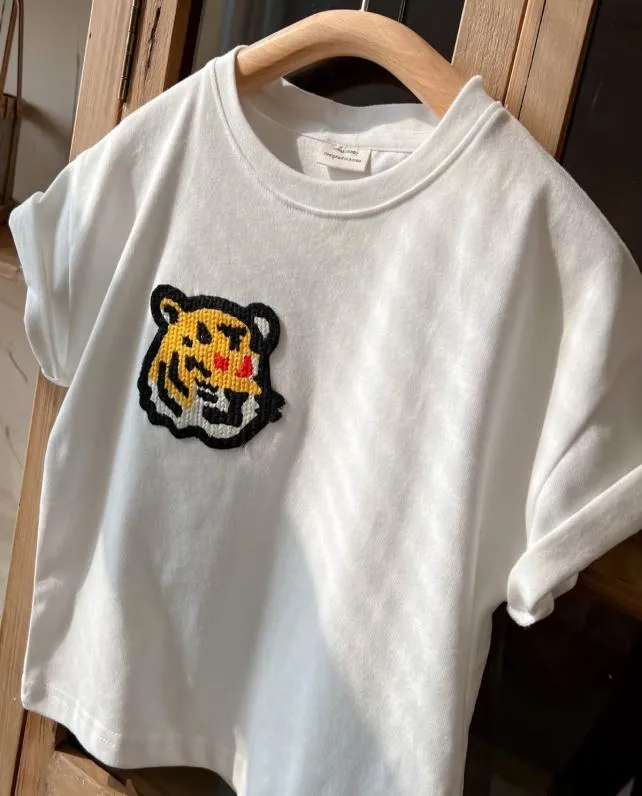 Lyxdesigner tees barn mode tshirts pojkar flickor sommar söt tiger caual brev tryckt toppar baby barn t skjortor stiliga tren4021244