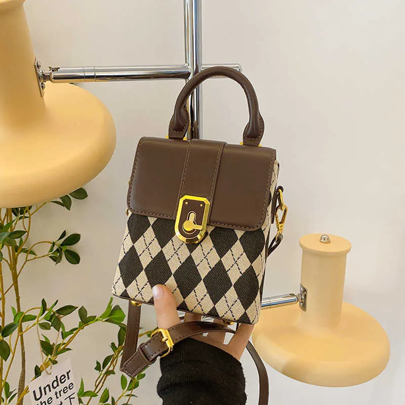 En nischdesignerhandväska för kvinnor i höst- och vinterinternet Kändis Live Streaming Single Shoulder Diagonal Cross Bag Mobiltelefon mångsidig