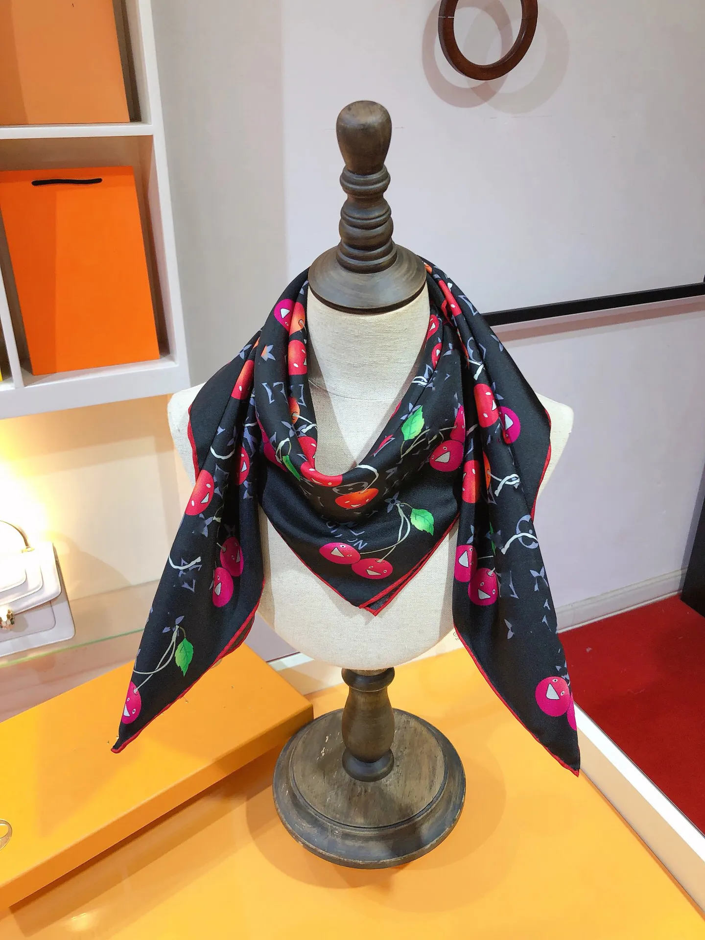 Marque V Foulard en soie Designer bandeau écharpe pour femmes echarpe hijab bandana monogramme cerise impression foulard turban épaule fourre-tout bagages ruban cadeau 90 cm