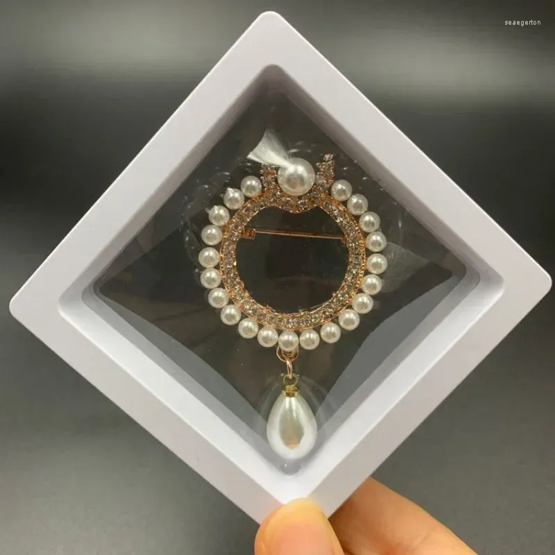 Spille Spilla a forma di fiore animale di cristallo di perla di alta qualità Giacca da maglione da donna alla moda Corpetto da uomo Accessori per gioielli