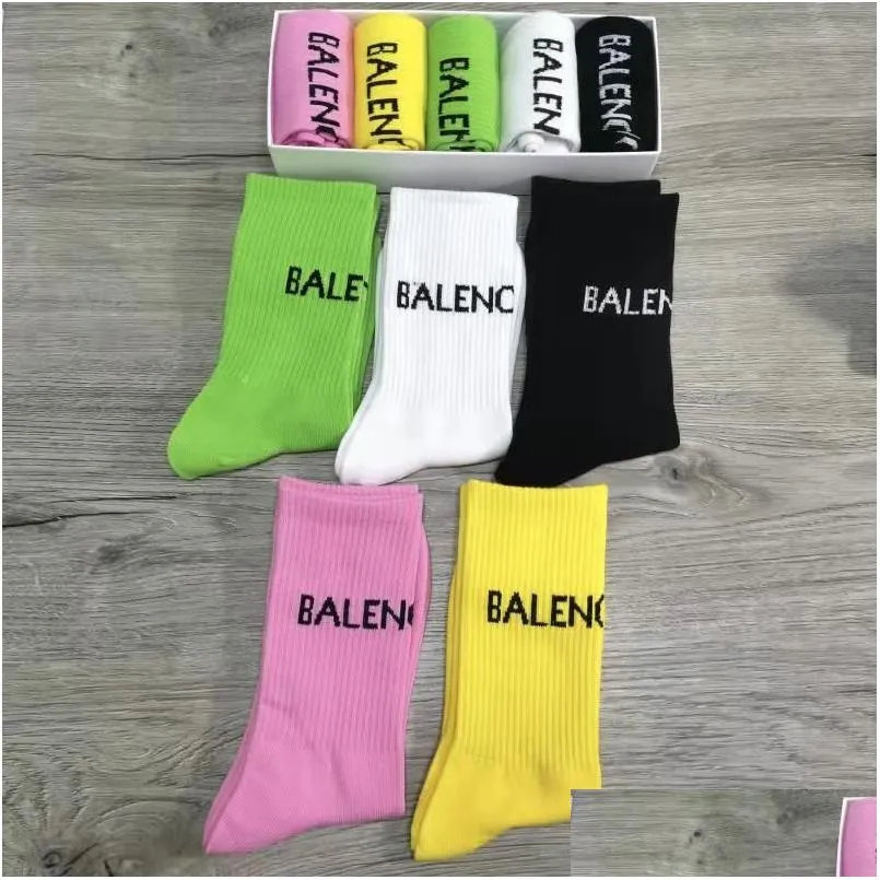 Calcetines para hombre Caja de regalo Diseñador Color Carta Hombres Mujeres Algodón Skateboard Street Casual Sock Drop Entrega Ropa Ropa interior Otawz