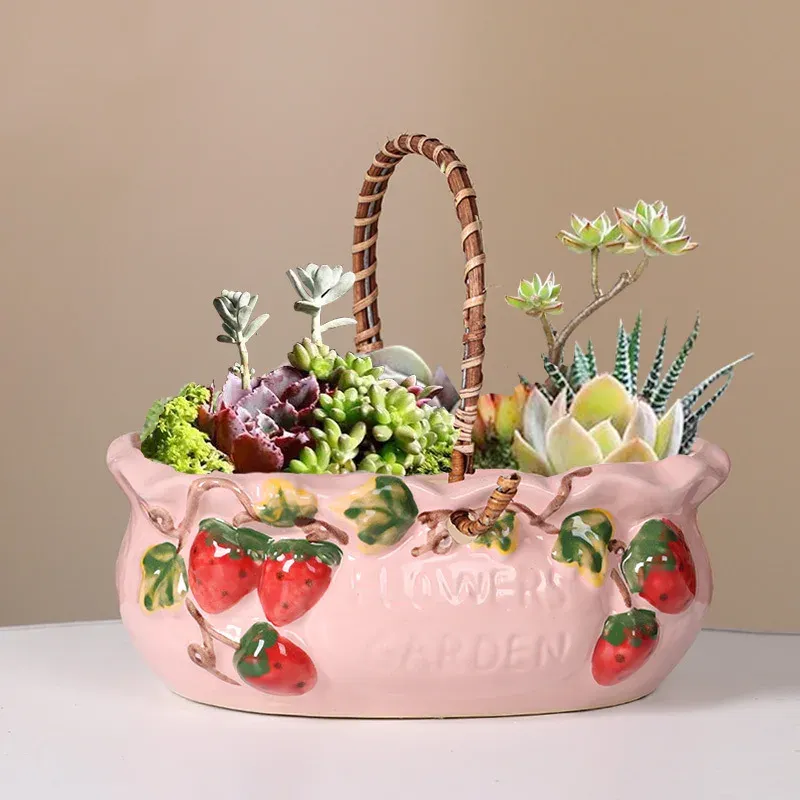 Planters Ceramic Flower Pot Cute Strawberry Succulent Plant Pots Vase Green Plants Planter for Indoor Plants Pot Home Desktop Decoration