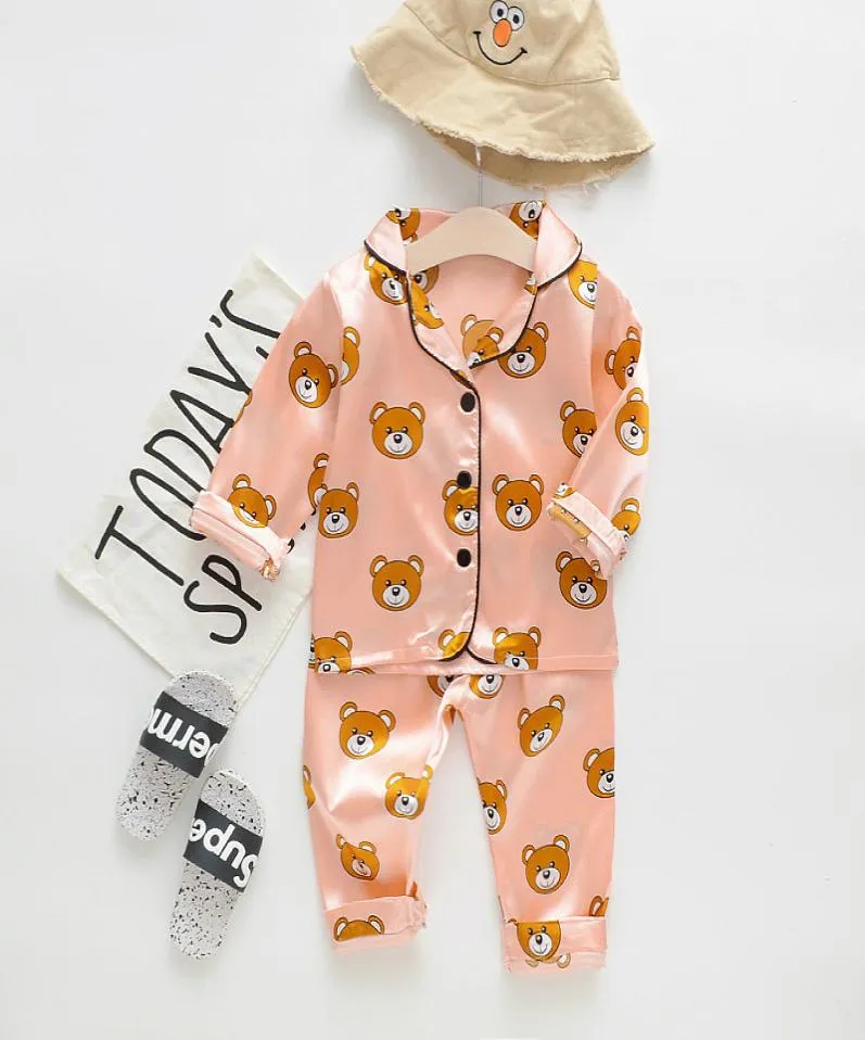 Boys Girls Designer Cartoon Bear Home Wear Kids039S Pajamas مجموعات الأطفال TwoPiece Set Longsleeved Suit Compley Home Cloths RE5138331