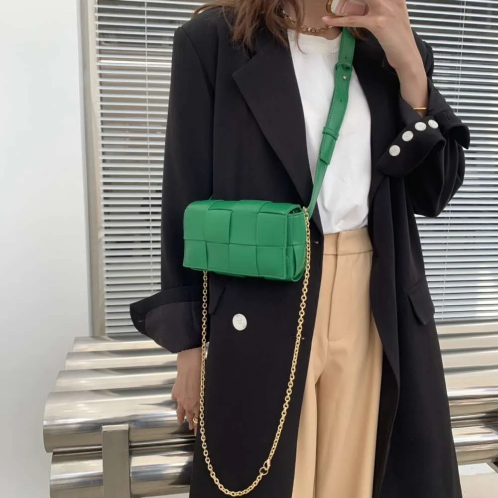 Negozi scontati Borsa a tracolla monospalla Tendenza versatile Piccola piazza New Grass Green Catena intrecciata da donna Autunno e inverno Versione coreana