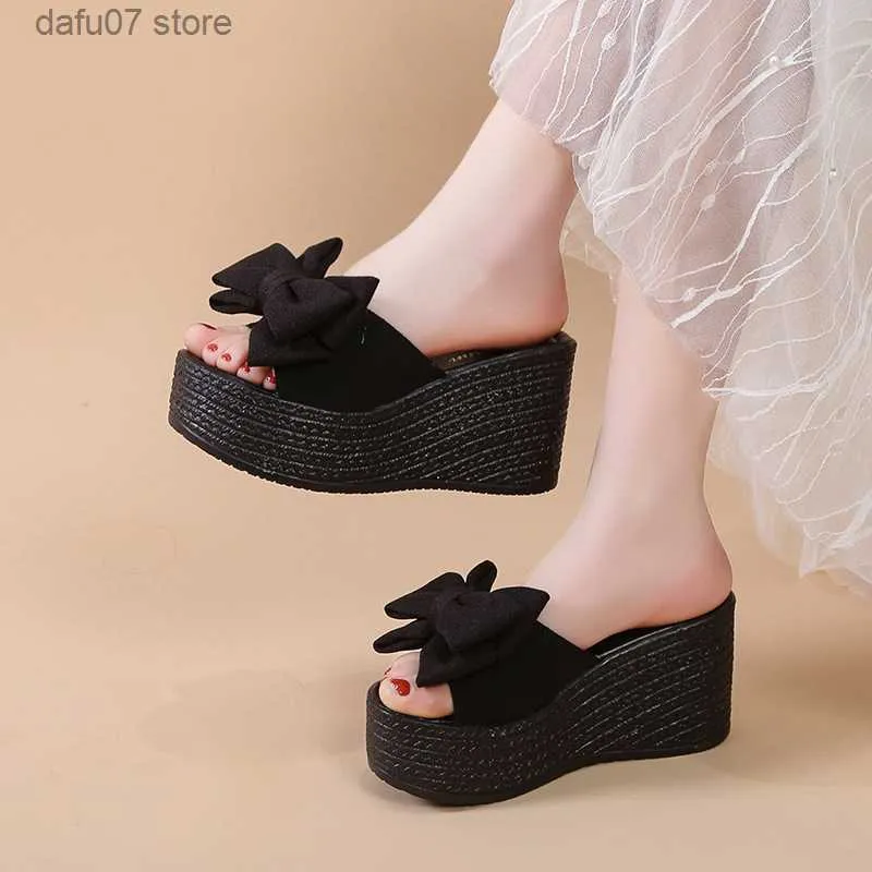 Slippare Nya 2024 Summer Bow Fish Mouth Slope Heel Tjock Botten stor vattentät plattform Fashion Roman Womensh240313