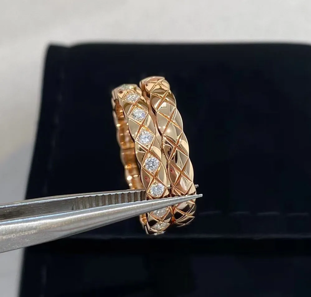 2024 جودة فاخرة Charn v Gold Material Ring Band Band Band With Diamond in اثنين من الألوان المطلي بها صندوق ختم PS3132B