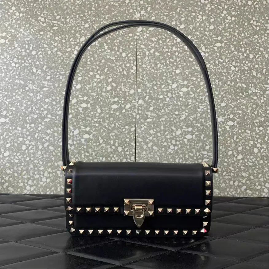 Real vaca couro rebites bolsa de ombro designer studs crossbody sacos carteira bolsas bolsa moda metálica mulheres bolsa de embreagem clássico metal gancho fivela 2636