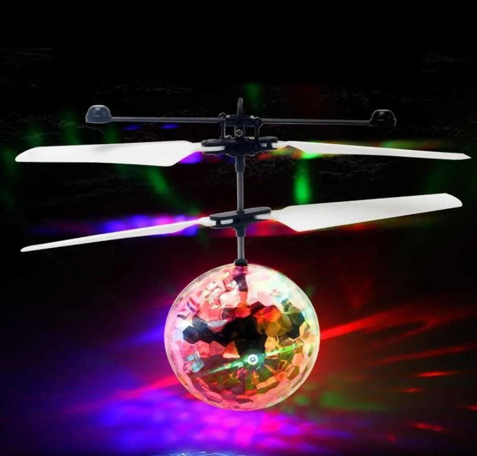 Led boule volante lumineuse Kid039s vol électronique infrarouge Induction avion télécommande lumière Mini hélicoptère jouets en gros6449831