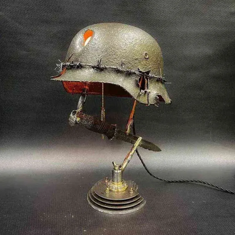 Objets décoratifs Figurines décoration de la maison casque de la seconde guerre mondiale lampe de table lampe relique de guerre lampe relique de guerre résine décoration artisanat 244N