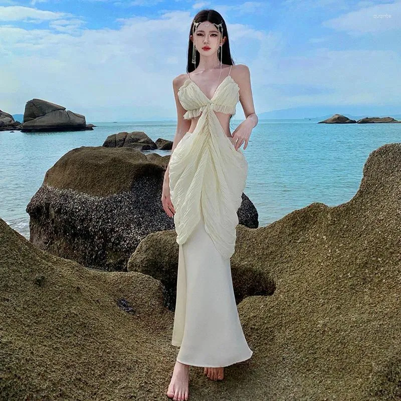 Robes décontractées Niche Dark Cold Sense Asymétrique Plissée Taille découpée Robe de sirène Jupe Resort