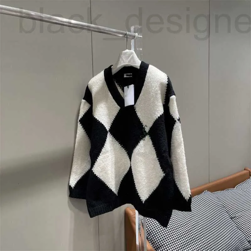 Women's Sweaters designer 24 early spring new lazy style black white diamond checkered contrasting color patchwork embroidered cat V-neck sweater U54I