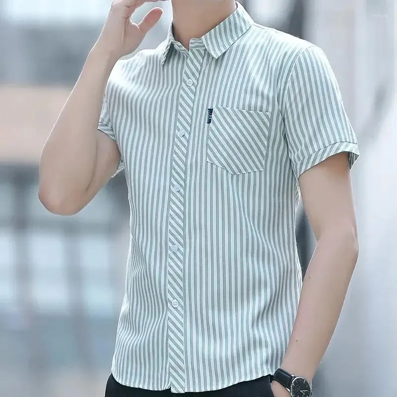 メンズカジュアルシャツシャツとブラウスとポケットの男性トップフォーマル服オフィスの縞模様の格子模様の通常の韓国スタイルi