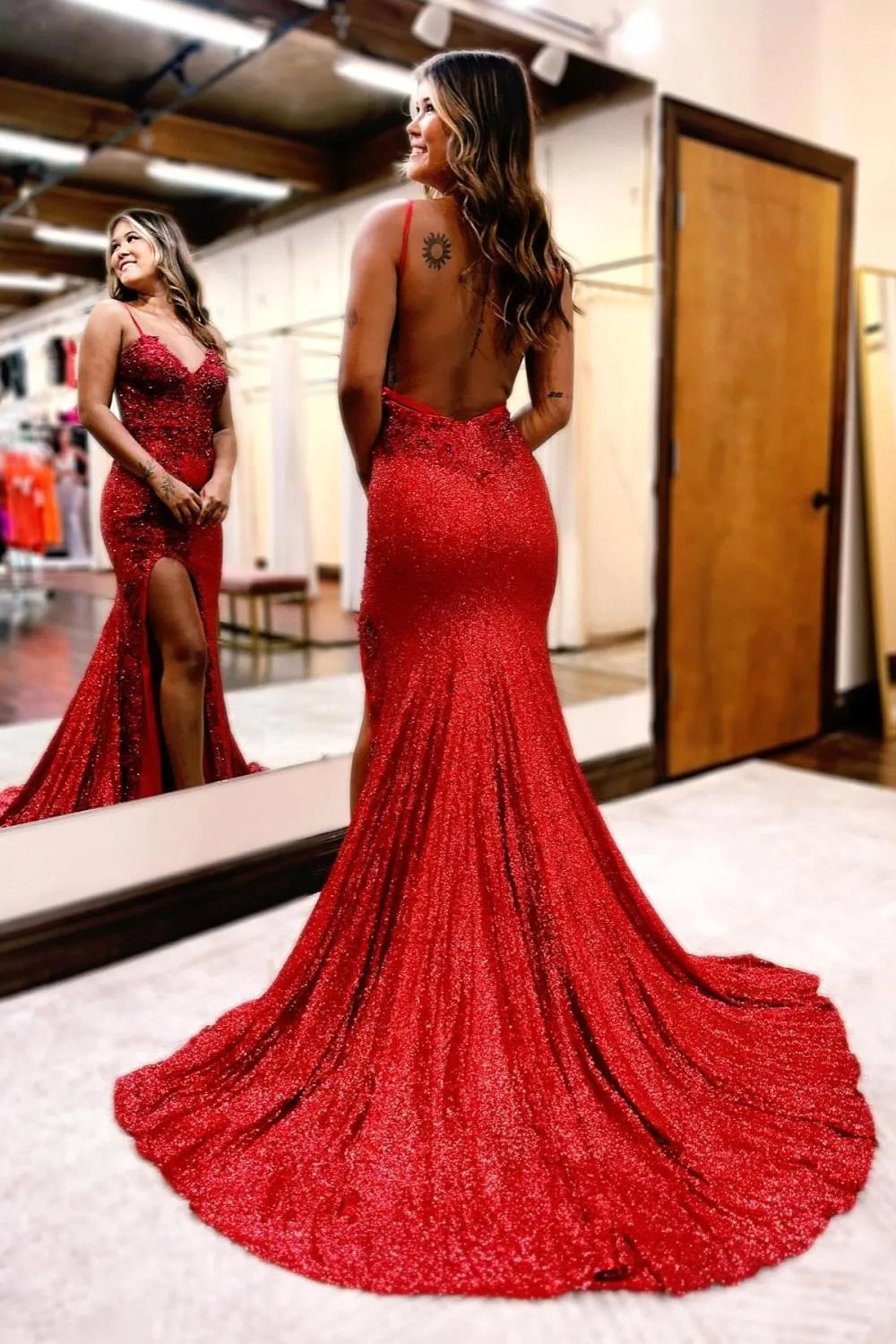 Bling Red Abendkleider Sexy Open Back Spaghettiträger Meerjungfrau Prom Party Kleider mit hohem Schlitz BC18369