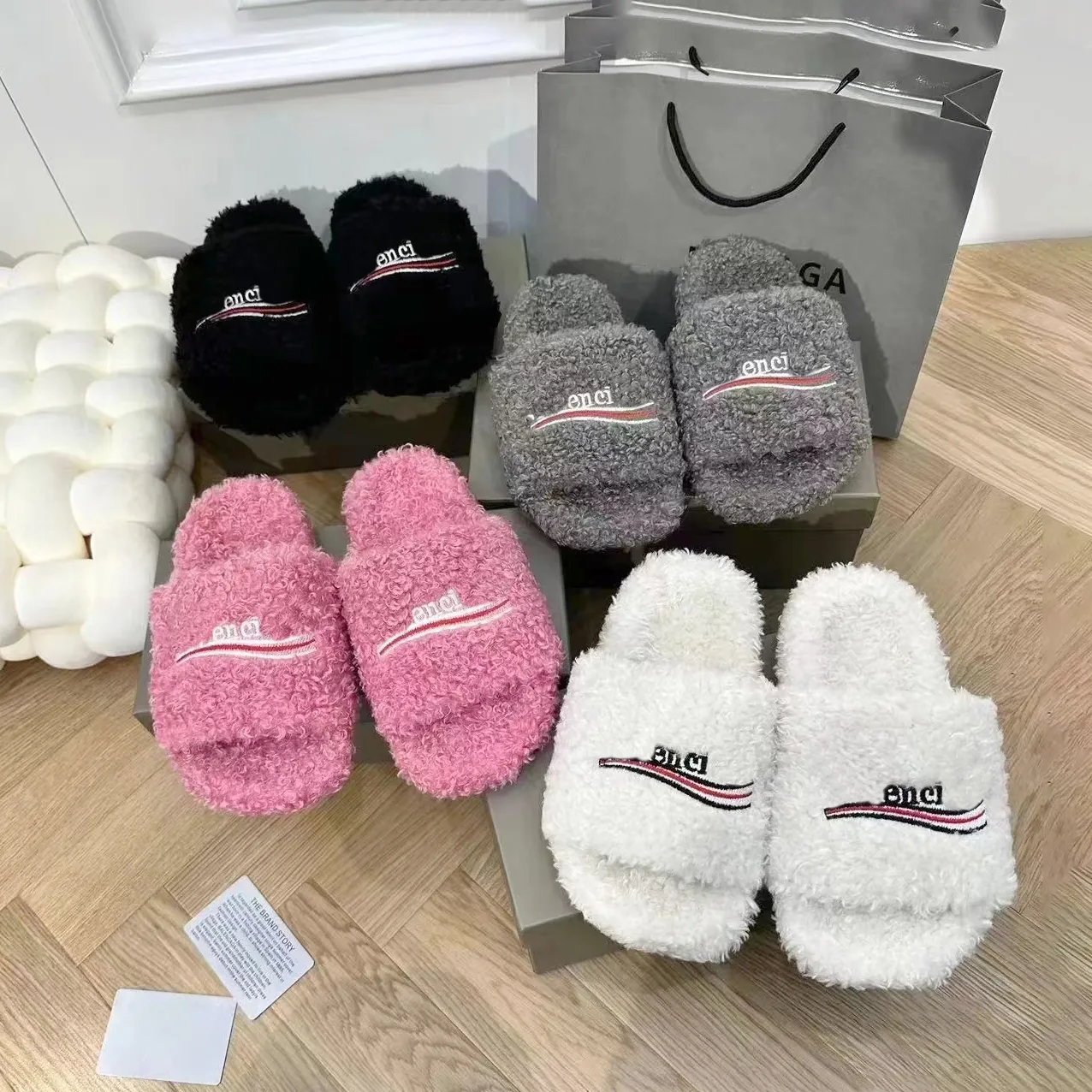 Top qualité luxe hommes FURRY confort broderies sandale designer pantoufle plat ours en peluche noir blanc mode fourrure femmes hommes glisser curseurs flous mule mocassin fille cadeau