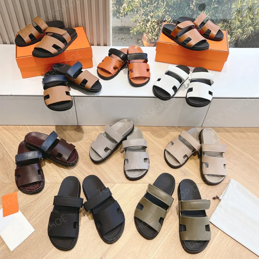 Toppkvalitet läder klassiska sommaren berömda varumärke Mules Flat Sandal Slides Luxury Designer Slippers Slides Män kvinnor Casual Flat Shoes Sandal Scuffs Storlek 35-46