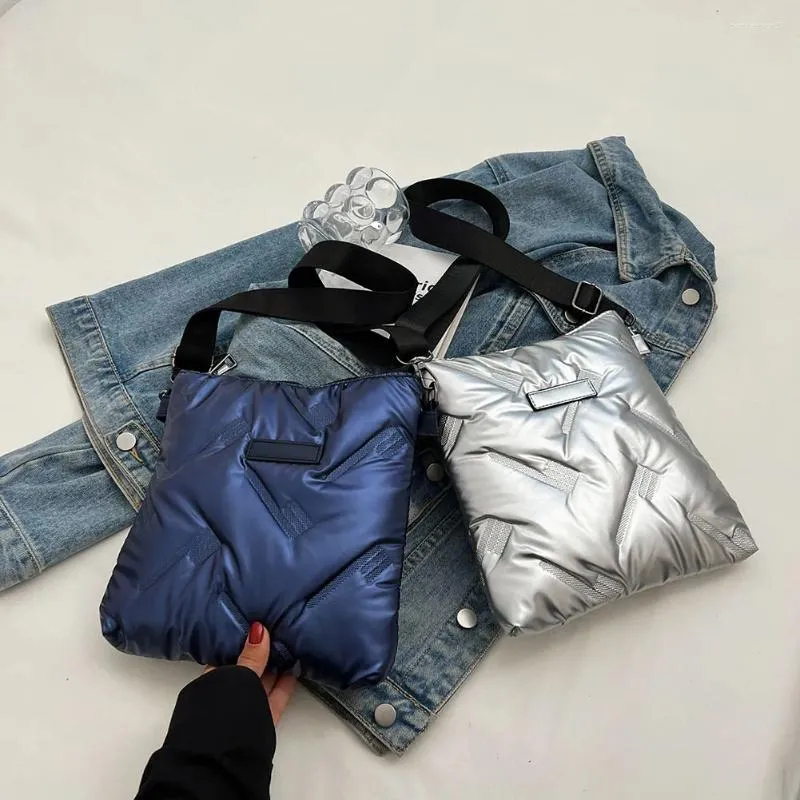 イブニングバッグファッションショルダーバッグキルティングコットンパッド付きハンドバッグソリッドカラーハンド女性ジッパー旅行女性財布