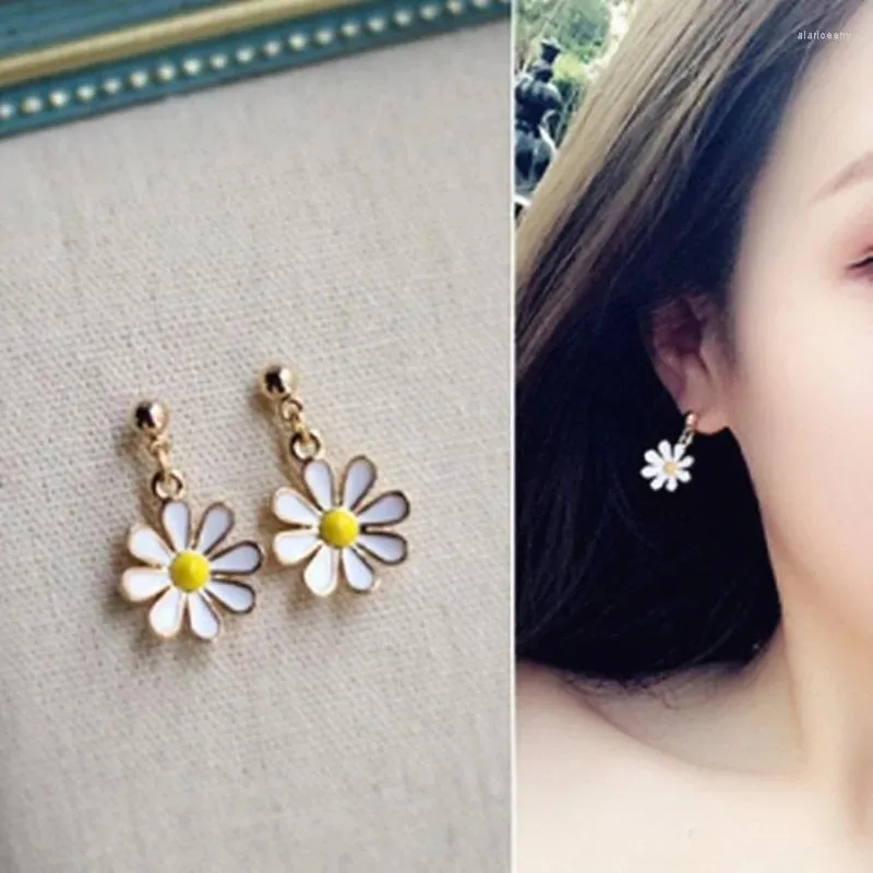 Studörhängen Daisy Liten Fresh White Flower Ear Nail Sunflower Earring Korean Söta kvinnliga flickor smycken brincos grossist
