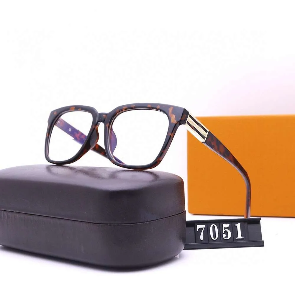 2021海外の新しい男性と女性のフレーム携帯電話フラットレンズメガネは、Myopia 7051と組み合わせることができます