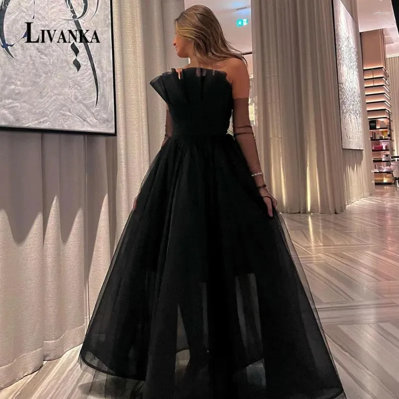 Vestidos de pasarela LIVANKA Encantador A-line Celebrity para mujeres Tulle Ruffles Sweep Train Sin tirantes Sin mangas Vestidos De Festa Por encargo