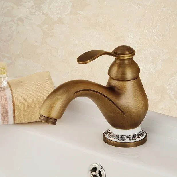 Смесители для раковины в ванной комнате Современный лаконичный смеситель Античная бронзовая отделка Латунная раковина Смесители для воды с одной ручкой