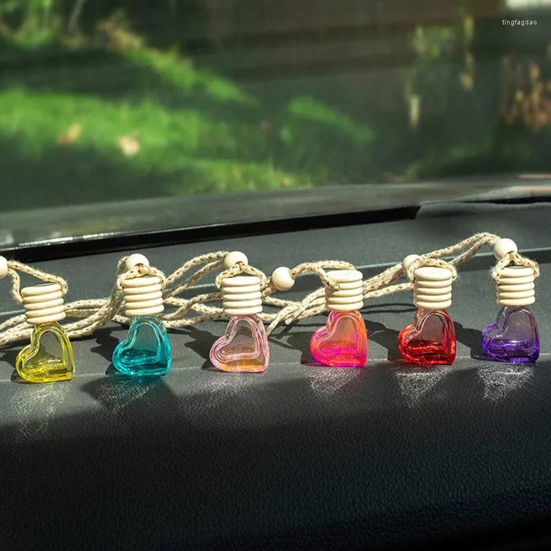 Bouteilles de stockage 100pcs bouteille de parfum décoration mini assainisseur d'air 6ml voiture rechargeable avec bois coloré en forme de coeur d'amour