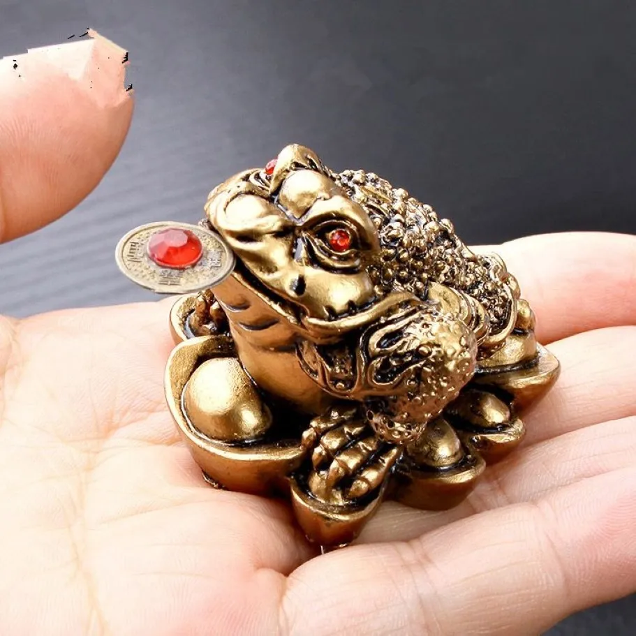 Feng Shui Toad Money Lucky Fortune Wealth Golden Golden Frog Toad Coin Home Office Decoration Tabletop الحلي المحظوظة 286s