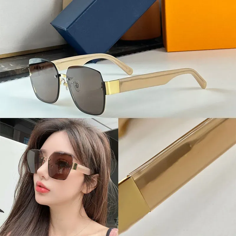 Square metal designer sunglasses for womens elegant and luxurious half frame gradient Gafas de sol with letter studs temple with logo pattern panel legs vacation
