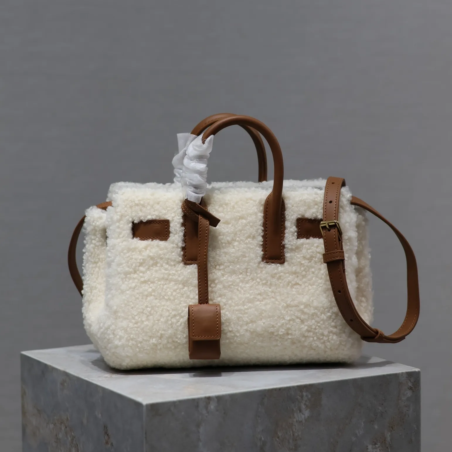 Sac fourre-tout en laine d'agneau pour femmes, petit sac à bandoulière blanc en cuir véritable de qualité miroir avec emballage complet