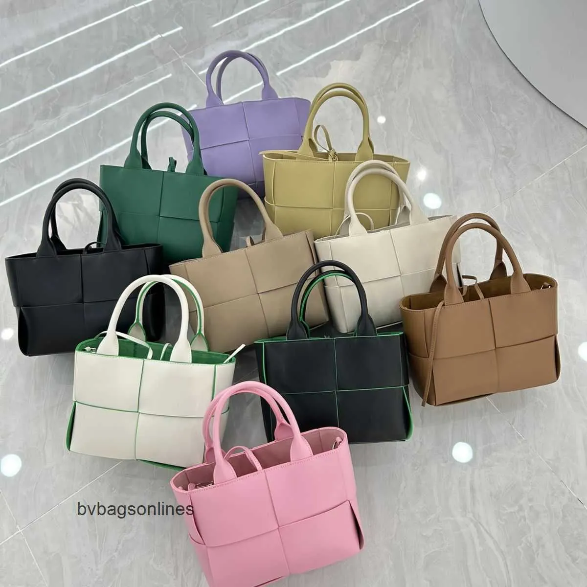 Botteg Venet Sacos de ponta para a bolsa 2024 Spring New Chide Womens Tote de grande capacidade Original 1: 1 com logotipo e caixa real