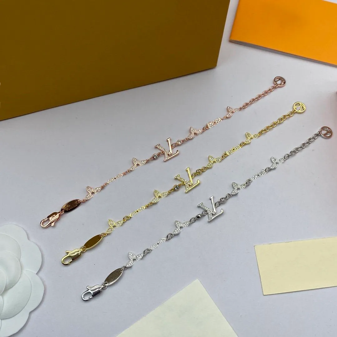 Łańcuch projektantów bransoletki Piękne czterolistne bransoletki koniczyny na przyjęcia weselne Złote srebrne różowe złoto Opcjonalna biżuteria bransoletki