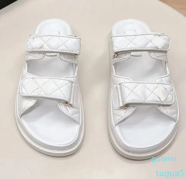 Designer-sandalen platte sandalen damessandalen met gespen en versierde sandalen met lege open teenslippers