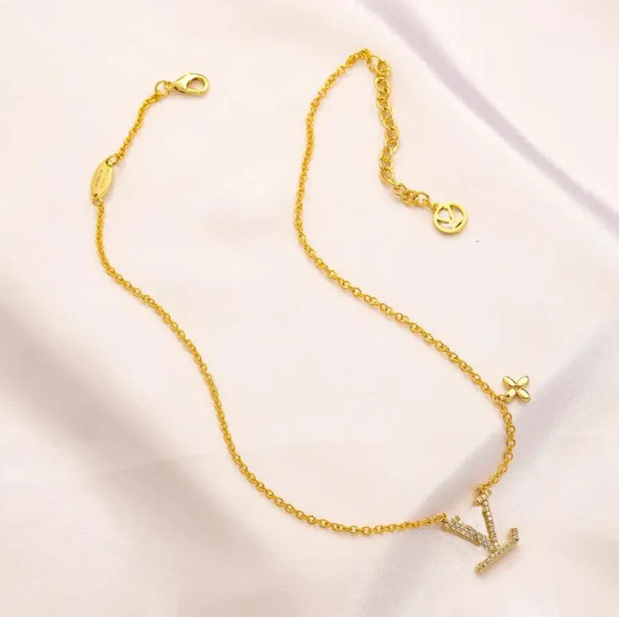 Popular International Luxury Brand Necklace Fashion Girl Pendant Necklace Bracelet Earrings Set 18k Gold Plated Long Chain Designer Jewelry Classic Design Gift