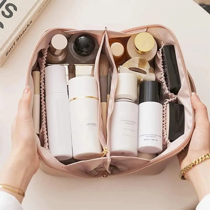 Bolsas de cosméticos Bolsa de maquillaje de PU impermeable portátil para viajes: gran capacidad y artesanía exquisita hecha en blanco lechoso