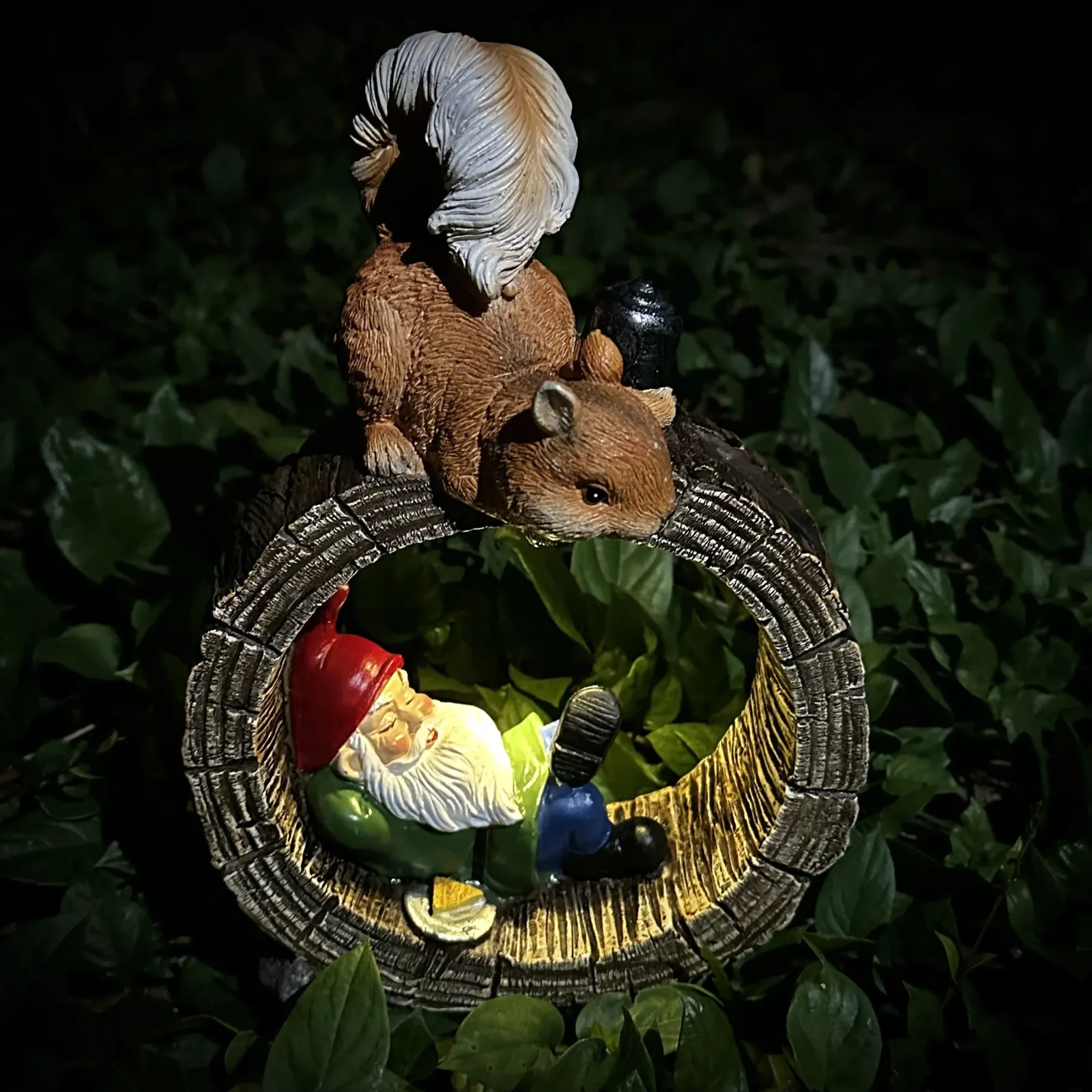 Statue écureuil Solaire Pour Jardin - Déco Extérieure étanche Avec Lumière LED, Résine Peinte à La Main